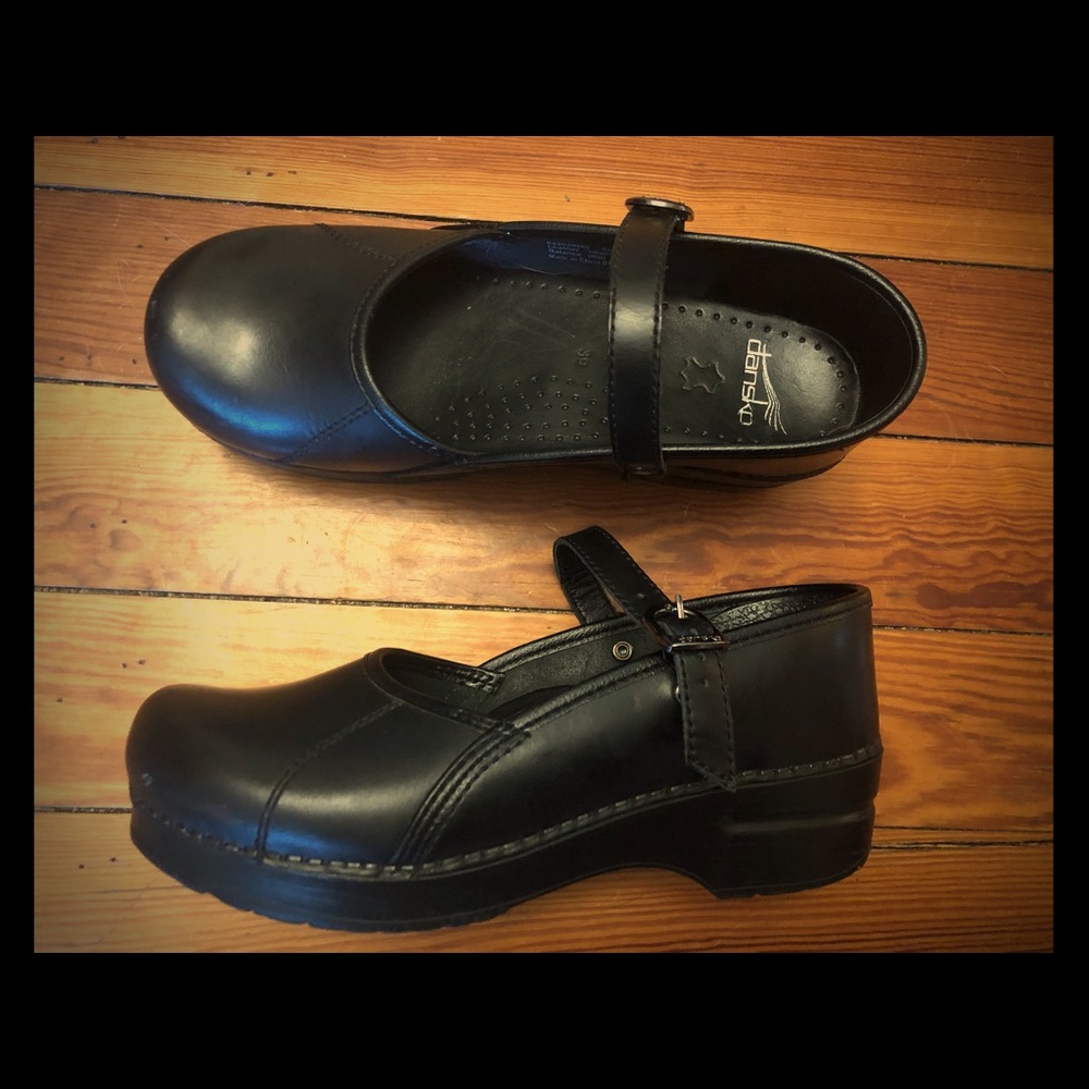 Black Mary Jane Danskos